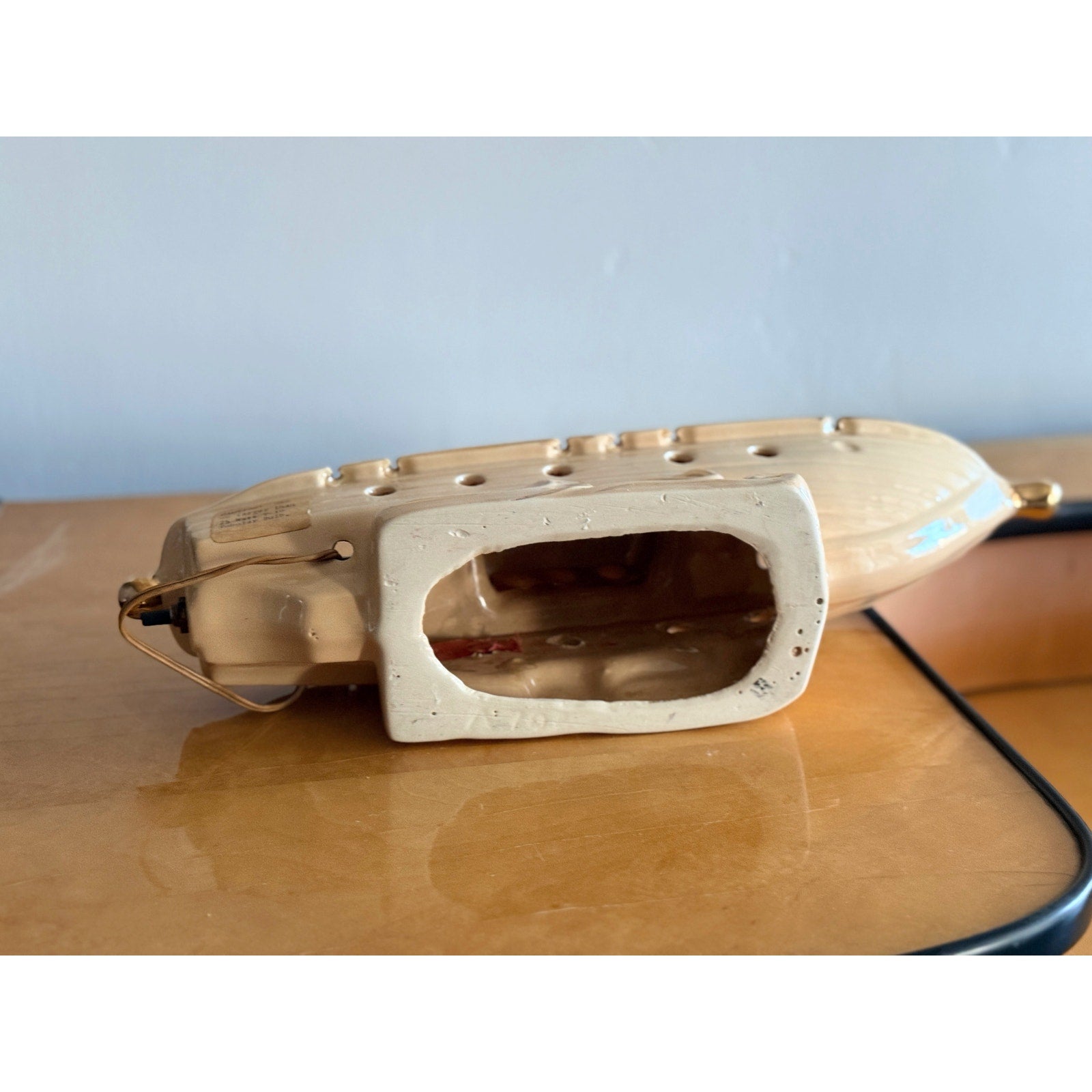 MCM 1950s Ceramic Sailboat TV Lamp | Beige & Gold