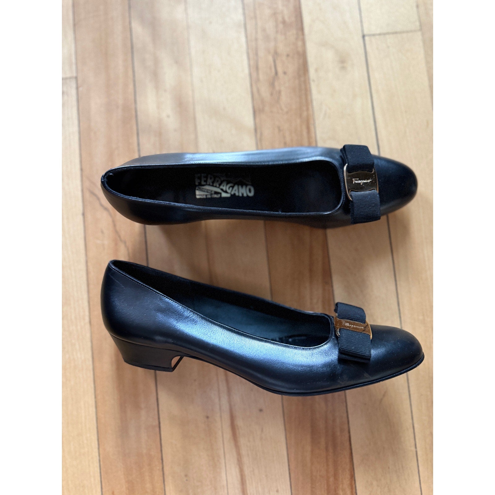 Vintage Salvatore Ferragamo Black Italian Leather Vara Bow Pumps | 8.5 AA