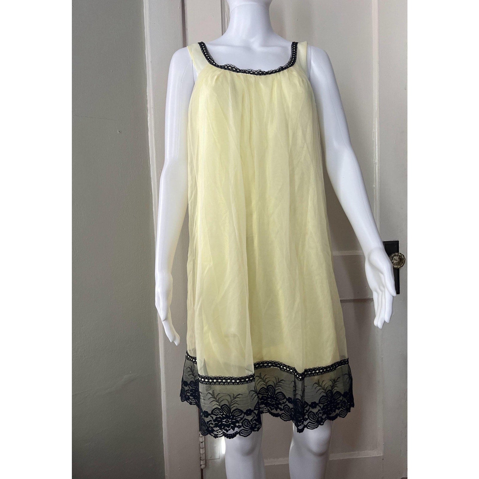 1960s Baby Doll Lingerie Nightgown - Yellow Chiffon and Black Lace | Free Size