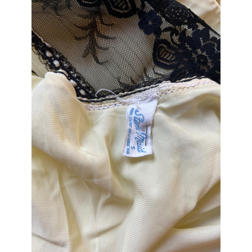 1960s Baby Doll Lingerie Nightgown - Yellow Chiffon and Black Lace | Free Size