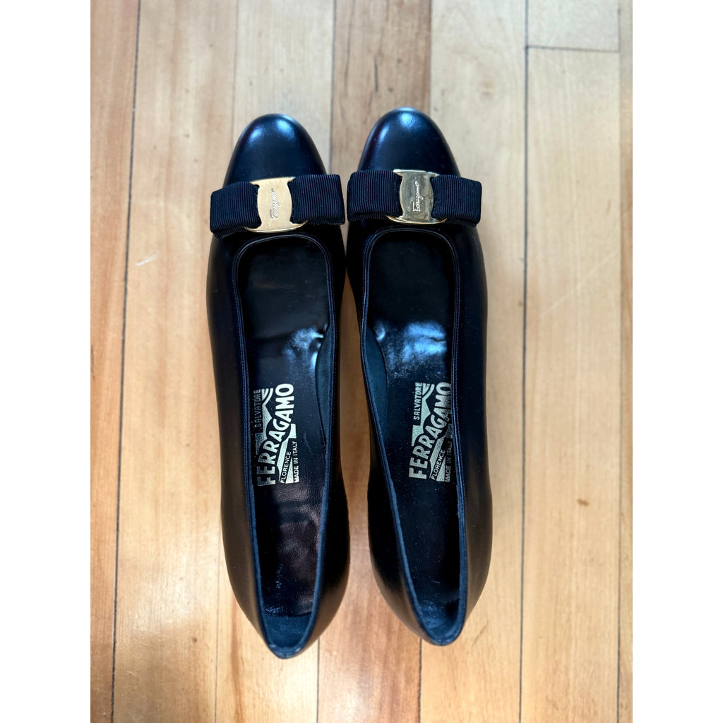 Vintage Salvatore Ferragamo Black Italian Leather Vara Bow Pumps | 8.5 AA