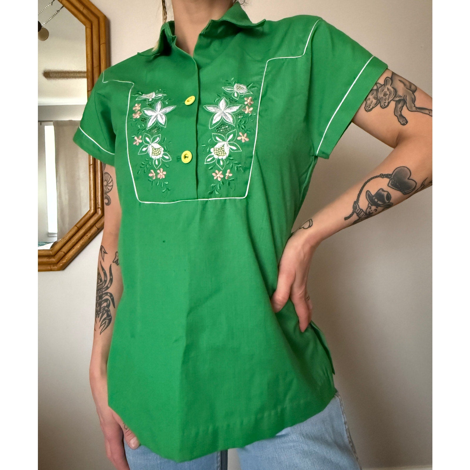 1970s Embroidered Short Sleeve Tunic Blouse | Size M