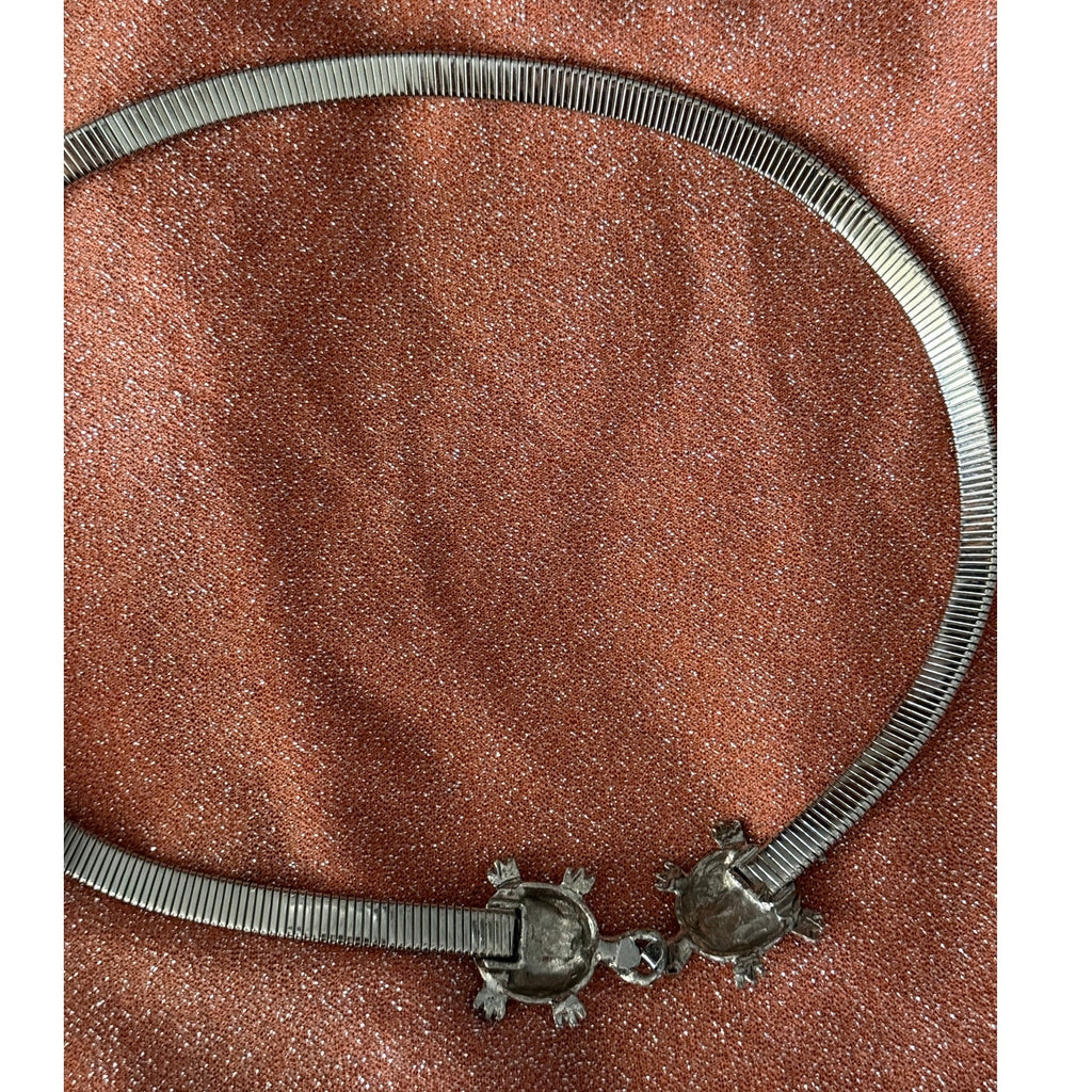 1970s Silver Kissing Turtles Clasp Belt | Stretchy Snake Chain Style