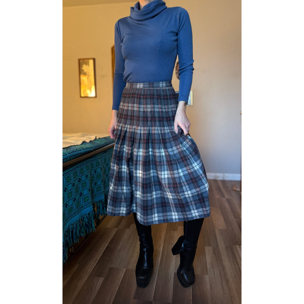 1950s Pendleton Plaid Wool Turnabout Skirt | Size 26 (XS)