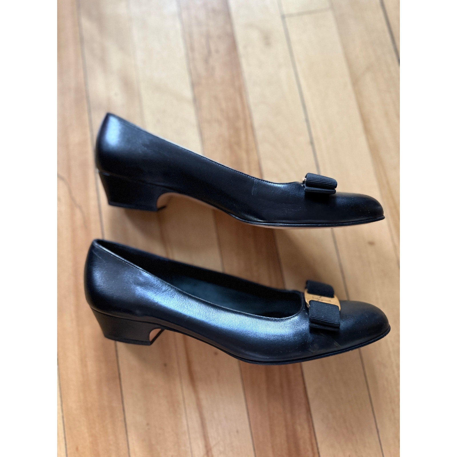 Vintage Salvatore Ferragamo Black Italian Leather Vara Bow Pumps | 8.5 AA