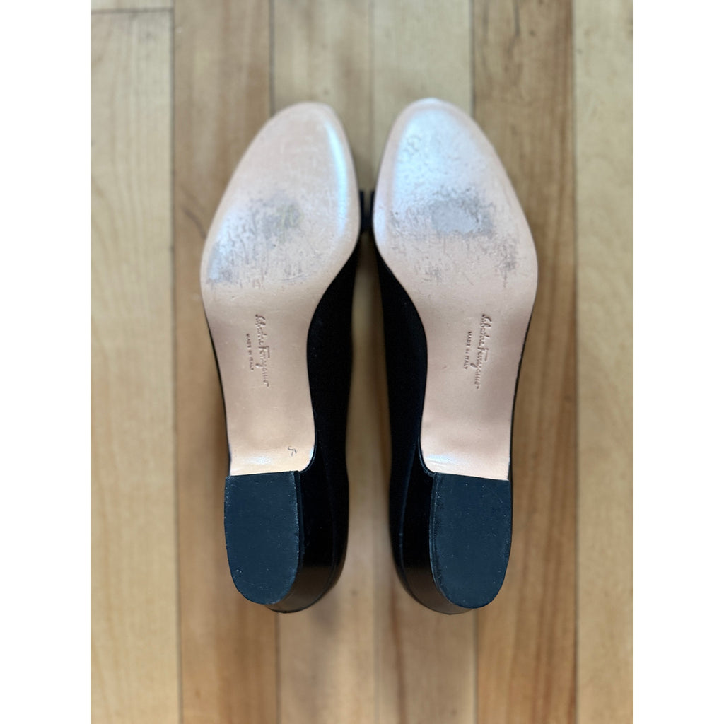 Vintage Salvatore Ferragamo Black Italian Leather Vara Bow Pumps | 8.5 AA