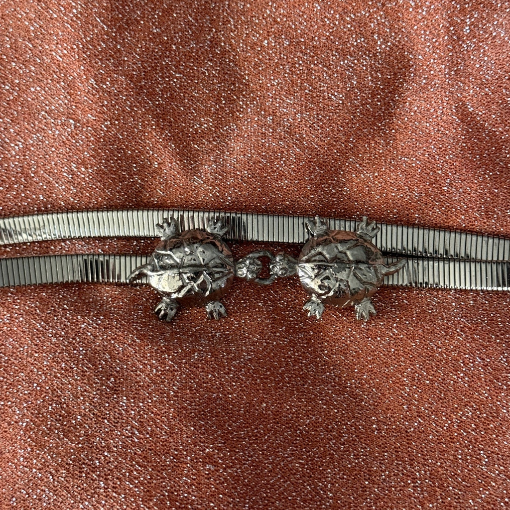 1970s Silver Kissing Turtles Clasp Belt | Stretchy Snake Chain Style