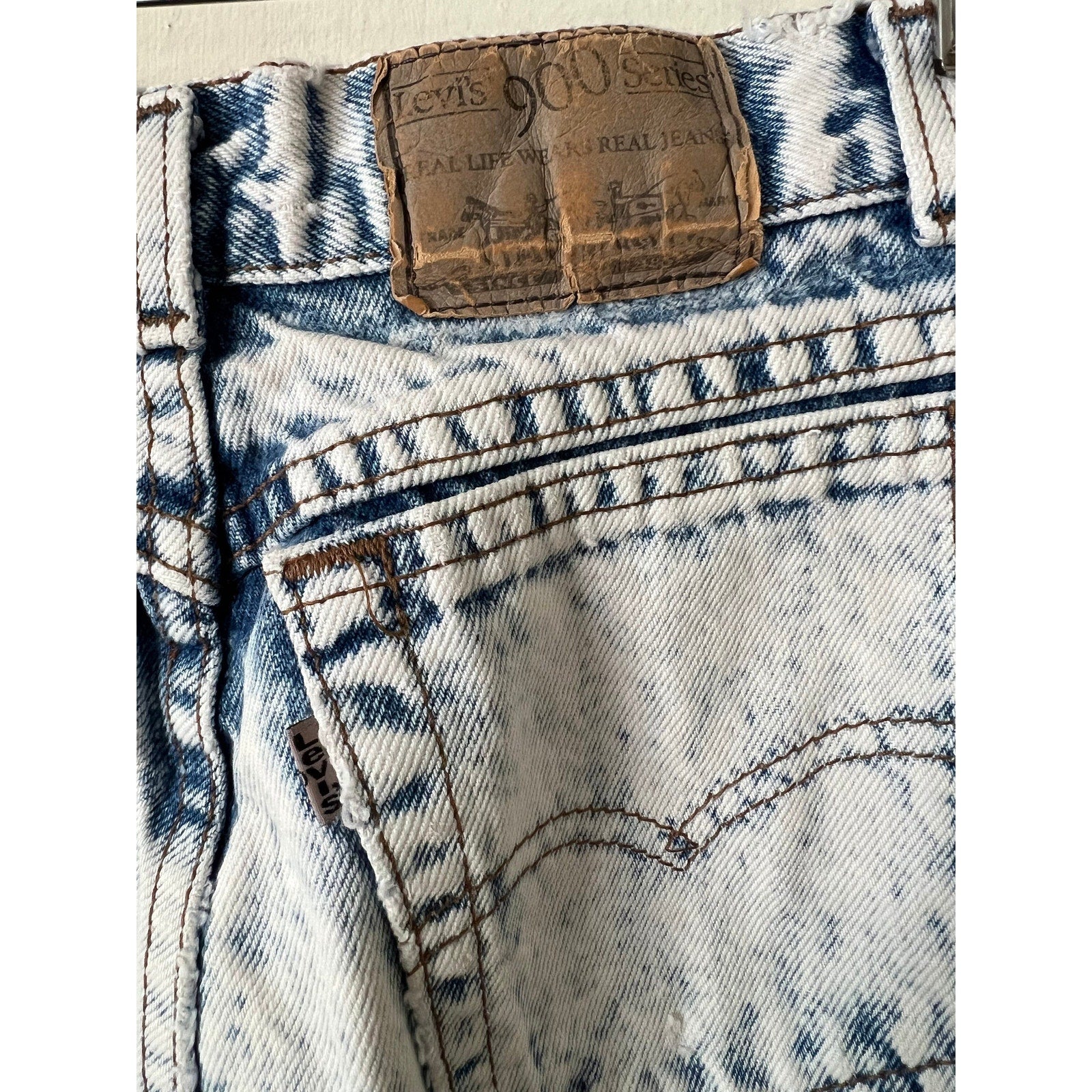 80s Levi's Jeans - Silver Tab 900 Series Distressed Acid Wash Denim | 26"W