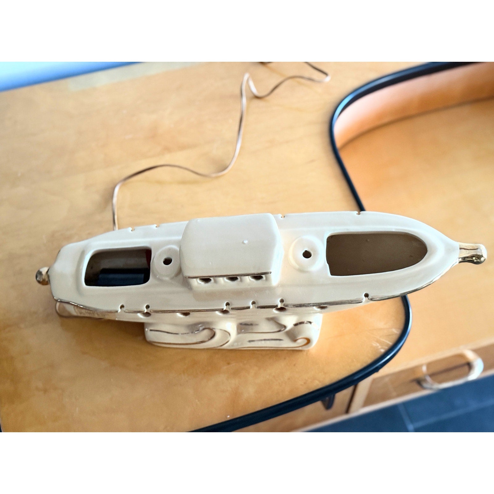 MCM 1950s Ceramic Sailboat TV Lamp | Beige & Gold