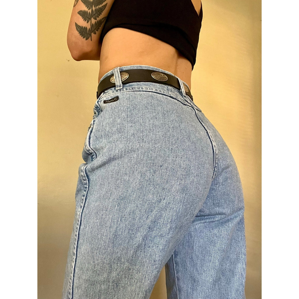 1980s Wrangler Silverlake Denim Jeans in Light Acid Wash Mom Jeans / Straight Leg Fit with Western Details | High Waist / High Rise