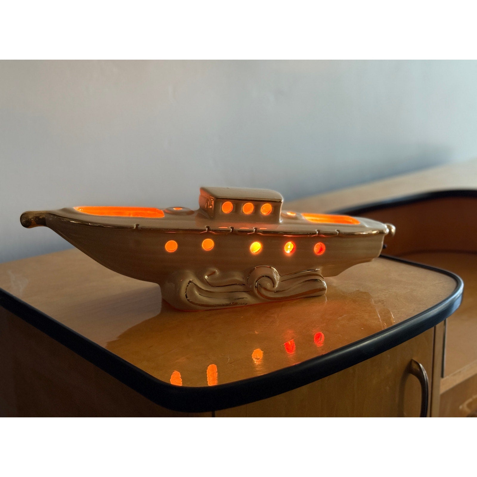 MCM 1950s Ceramic Sailboat TV Lamp | Beige & Gold