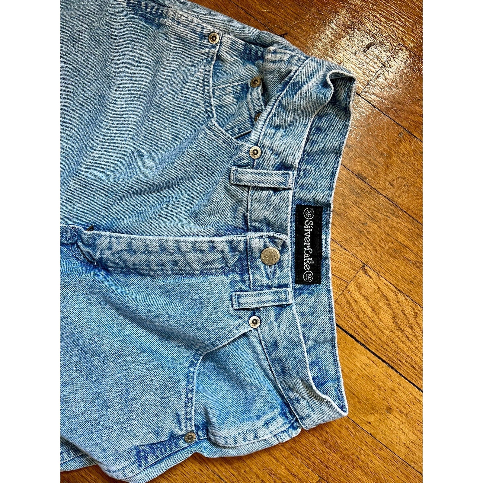 1980s Wrangler Silverlake Denim Jeans in Light Acid Wash Mom Jeans / Straight Leg Fit with Western Details | High Waist / High Rise